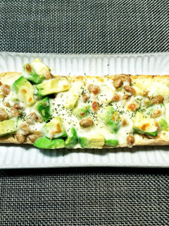 栃尾揚げ アボカド納豆チーズ焼き-レシピのメイン写真