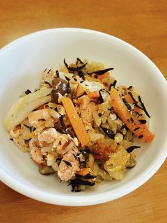 子供が好きな☆たらこ鮭ひじき炊き込みご飯-レシピのメイン写真