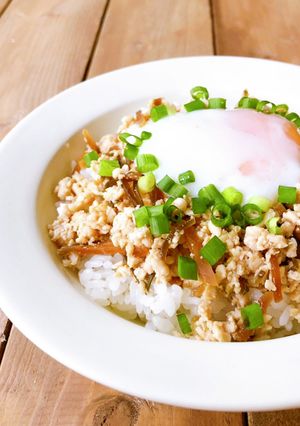 レンジで簡単♪鶏そぼろ／昆布の佃煮料理-レシピのメイン写真