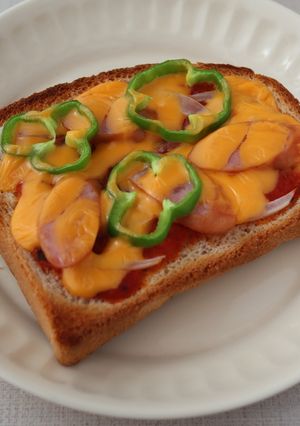 チェダーチーズのピザトースト-レシピのメイン写真