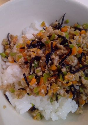 給食に勝った！混ぜ混ぜ〜そぼろ丼-レシピのメイン写真