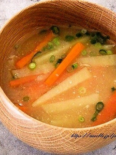じゃがいもと人参の味噌汁-レシピのメイン写真