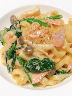 サーモンとほうれん草のクリームパスタ-レシピのメイン写真