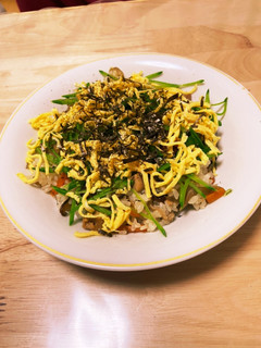 冷めても美味しいとりもも肉の混ぜご飯♫-レシピのメイン写真