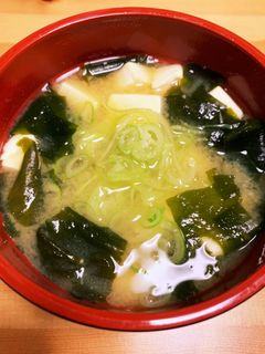 味噌汁 わかめと豆腐-レシピのメイン写真
