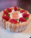 イチゴムースのシャルロットケーキ