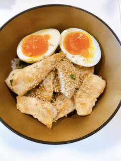 簡単サッパリ♡鶏むね丼 大葉と梅ごはん-レシピのメイン写真