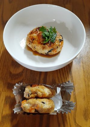 鶏ひき肉とひじきとにんじんの和ハンバーグ-レシピのメイン写真