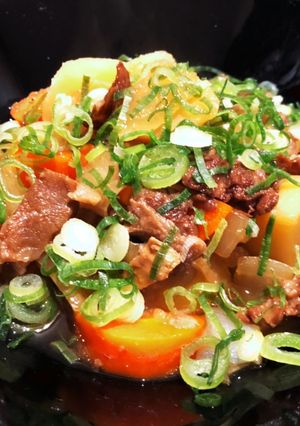 ガッツリ肉料理　牛すじ煮込み【肉じゃが】-レシピのメイン写真