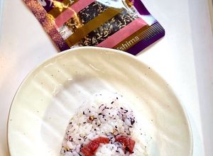 シンプル！ゆかりと梅干しのおにぎり-レシピのメイン写真