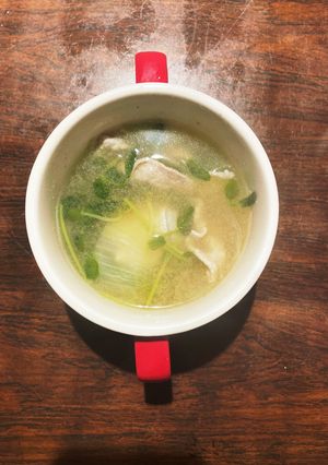 豚肉＆豆苗＆玉ねぎ味噌汁-レシピのメイン写真