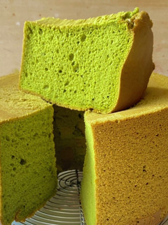 抹茶の色がきれいに出るシフォンケーキ-レシピのメイン写真