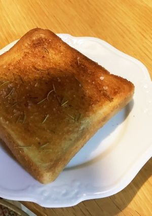 塗って散らして焼く！フォカッチャトースト-レシピのメイン写真