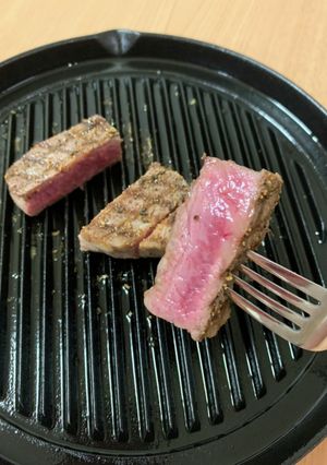 南部鉄器グリルパンで厚切り牛ステーキ by onioni2004 【クックパッド