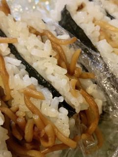 焼きそばパンならぬ 焼きそばおにぎり?-レシピのメイン写真