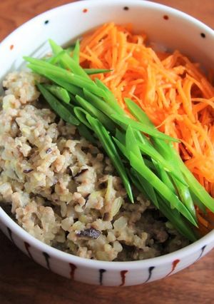 そばの実入り肉味噌丼-レシピのメイン写真
