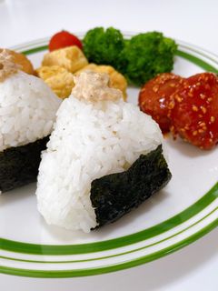 ツナマヨおにぎり-レシピのメイン写真