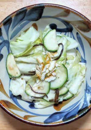 ズッキーニとキャベツの塩昆布和え-レシピのメイン写真