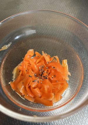 お洒落なお店で出てきそうなキャロットラペ-レシピのメイン写真