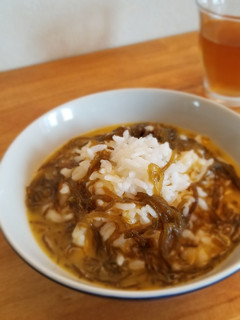 意外に合う!もずく卵かけごはん【朝食】-レシピのメイン写真