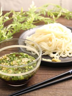 簡単!つけ麺 薬味にズッキーニとネギ-レシピのメイン写真