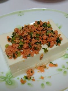 簡単!美味♪豆腐(冷奴)に鮭ごまネギだれ-レシピのメイン写真