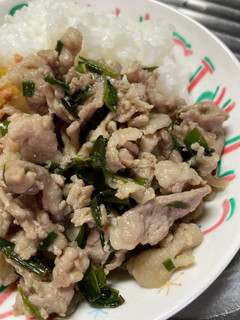 豚肉とニラで簡単丼ぶり♡-レシピのメイン写真