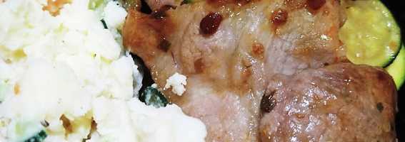 ズッキーニ豚肉と焼肉のタレで炒めただけ〜