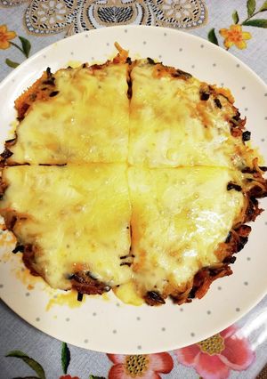 チーズたっぷり！ラー油焼きそばピザ-レシピのメイン写真