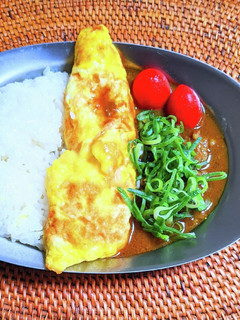 チーズオムレツ牛すじカレー-レシピのメイン写真