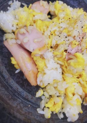 給料日前にも！ 魚肉ソーセージチャーハン-レシピのメイン写真
