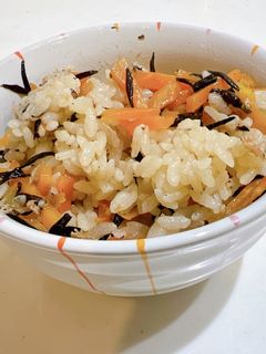 人参とひじきの炊き込みご飯-レシピのメイン写真