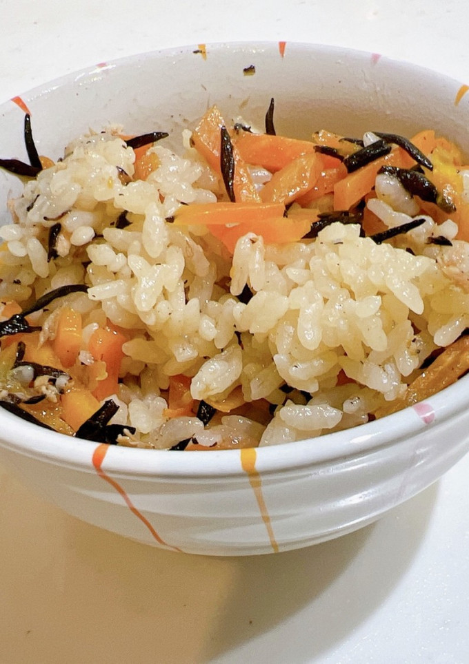 人参とひじきの炊き込みご飯-レシピのメイン写真