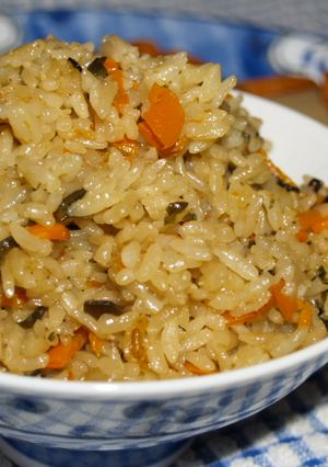 ～高野豆腐、煮しめの煮汁で～炊き込みご飯-レシピのメイン写真