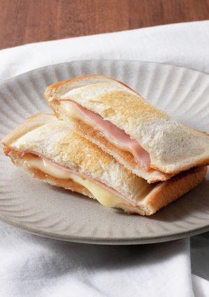ハムチーズはちみつシナモンホットサンド-レシピのメイン写真