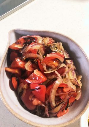 トマト紫玉ねぎ塩昆布切ってあえるだけ-レシピのメイン写真