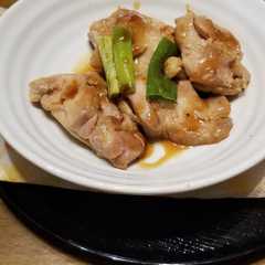 รูปของ もも肉の焼き鳥風