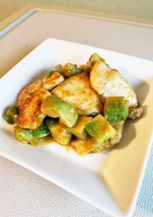 ムネ肉とアボカド　　　焼肉タレ炒め-レシピのメイン写真