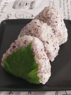 暑い日に☆じゃことゆかりのおにぎり-レシピのメイン写真