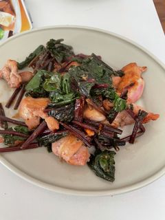 ビーツの葉と鶏肉の醤油麹炒め-レシピのメイン写真