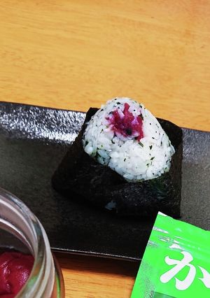梅しらすおにぎり-レシピのメイン写真