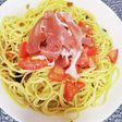 生ハムとトマトのペペロンチーノ