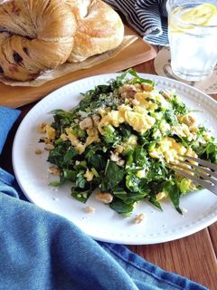 ソフトケールとスクランブルエッグのサラダ-レシピのメイン写真