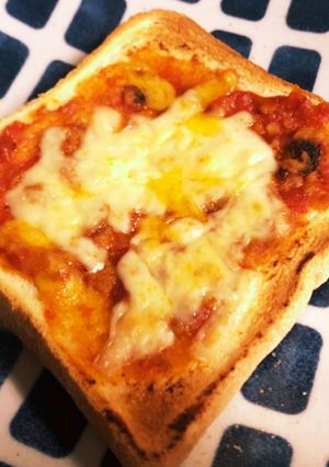 トマト煮込みとチーズのピザトースト-レシピのメイン写真