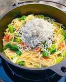 ダッチオーブンで！しらすと小松菜のパスタ