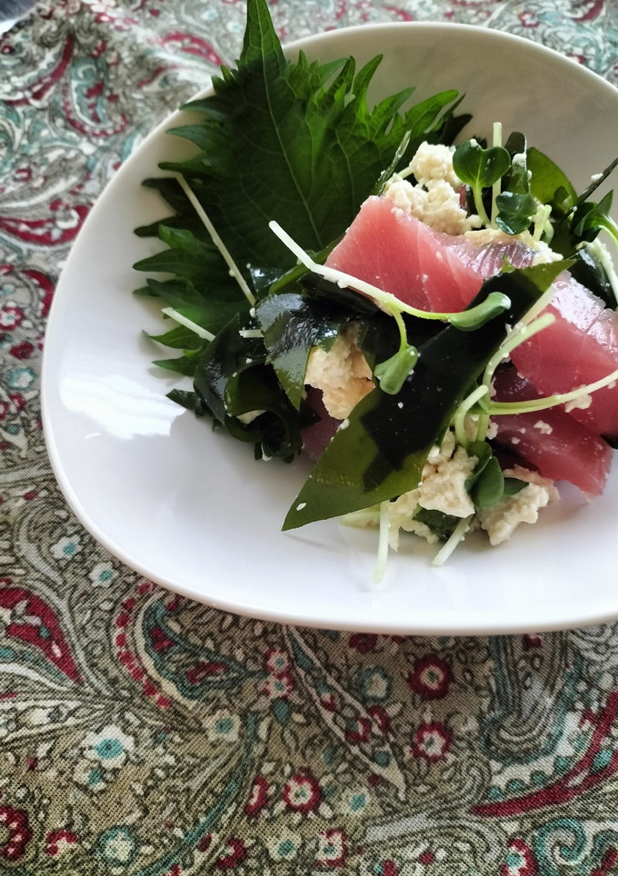 切って和えるだけ♩マグロとわかめの白和え-レシピのメイン写真
