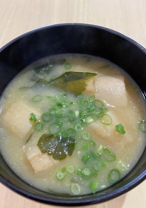 簡単！時短！ワカメと麩の味噌汁-レシピのメイン写真