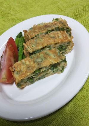 細いアスパラの下の方で卵焼き-レシピのメイン写真