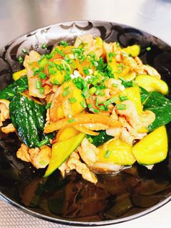 夏バテ知らず!豚肉ときゅうりの梅肉炒め-レシピのメイン写真