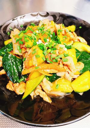夏バテ知らず！豚肉ときゅうりの梅肉炒め-レシピのメイン写真